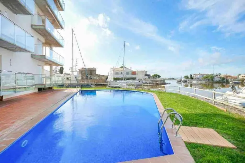 Appartement 2 Chambres Avec 3 Piscines Et Parking Gratuit Roses Apartment