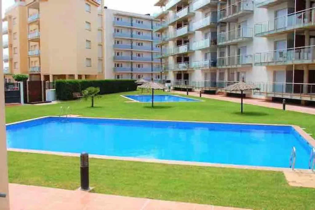 Appartement 2 Chambres Avec 3 Piscines Et Parking Gratuit Roses