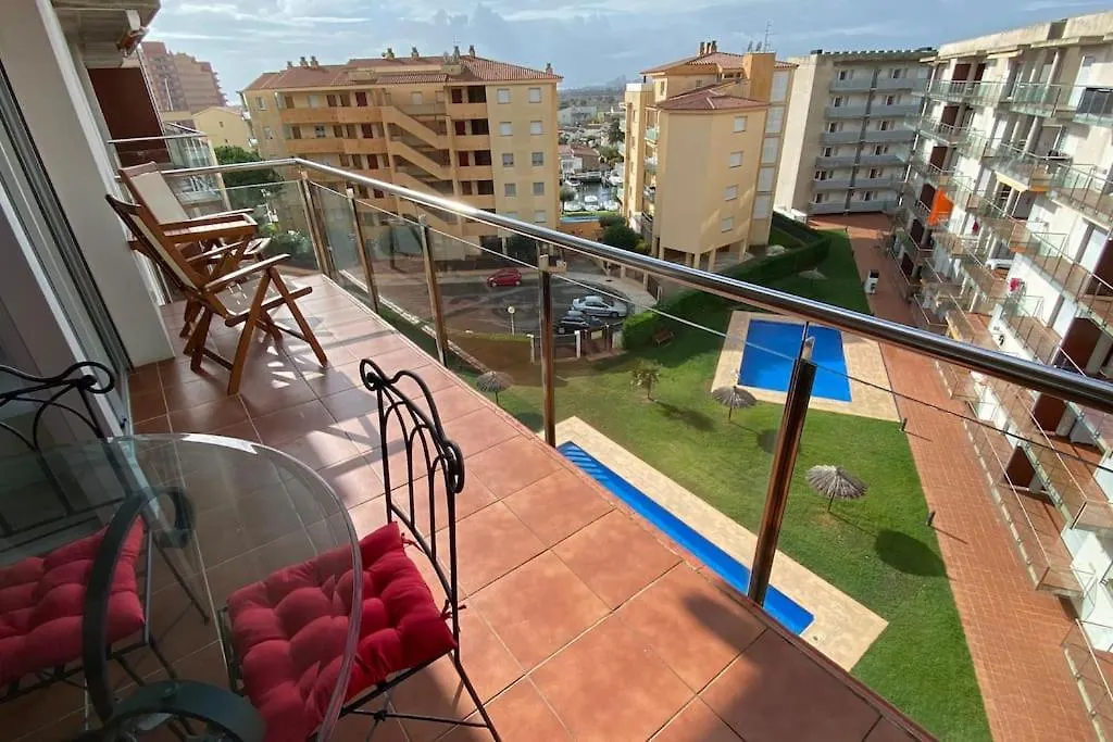 Appartement 2 Chambres Avec 3 Piscines Et Parking Gratuit Roses