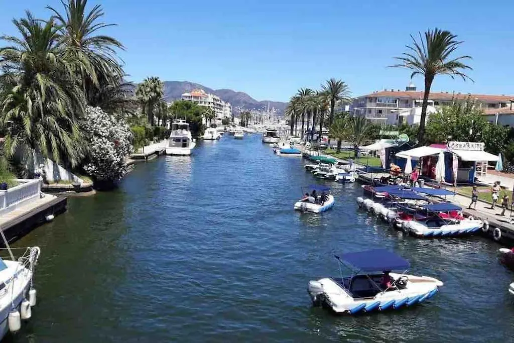 Appartement 2 Chambres Avec 3 Piscines Et Parking Gratuit Roses Spain